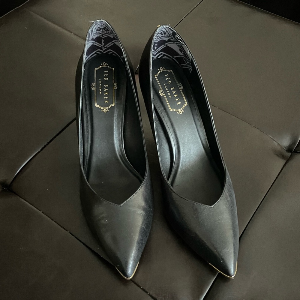 NWOT Ted Beker leather heels